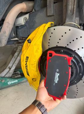 TWIFLEX多福刹车片的汽修店，今日起可享10活塞卡钳刹车片