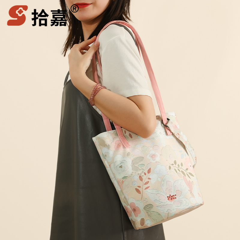 拾嘉X隔江春色 春季新款旅游通勤大容量水桶帆布包包女原创小众包