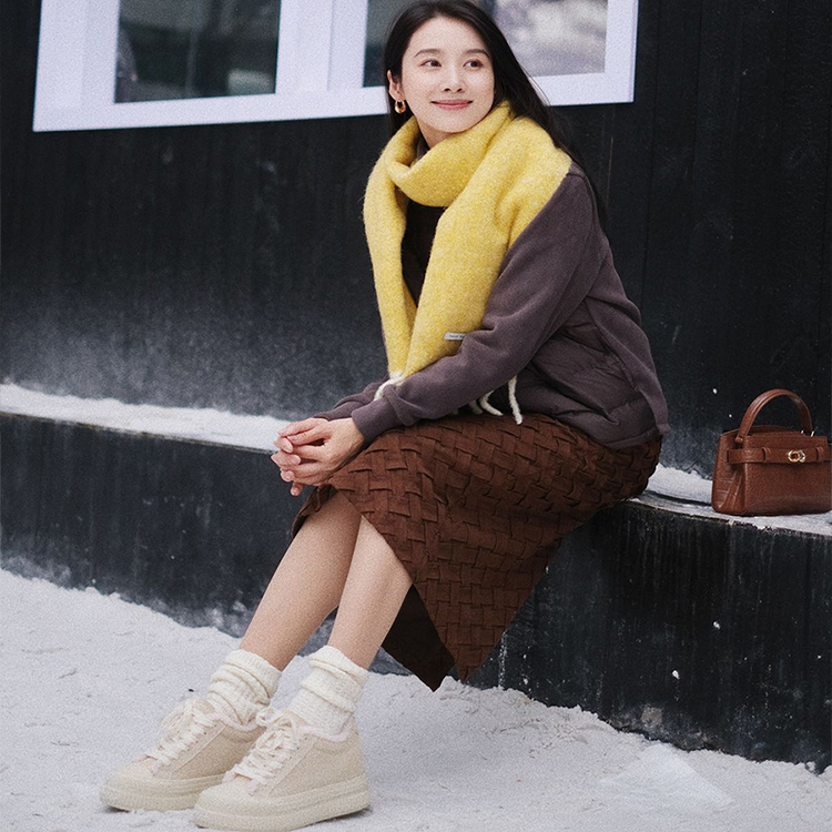 PetitBari羊毛混纺彩纱围巾女