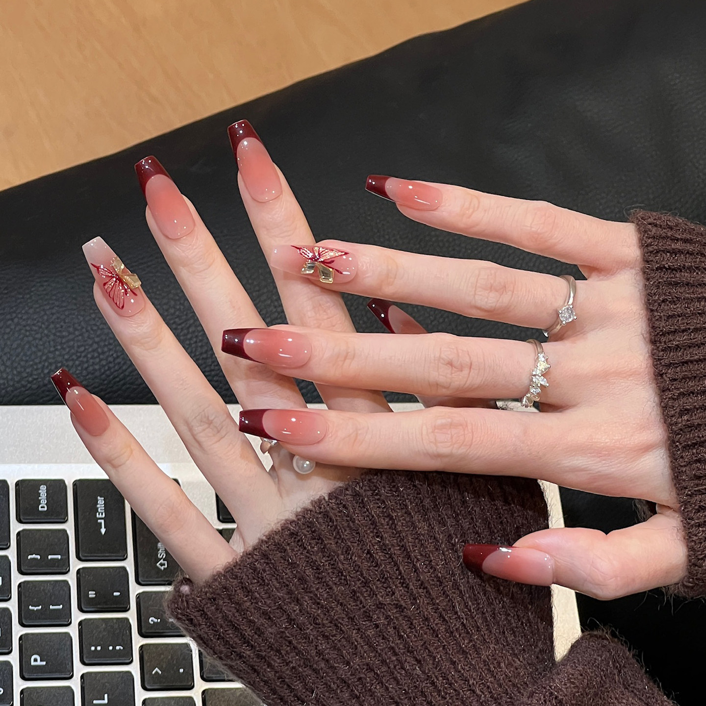植兔穿戴甲中长款红色法式蝴蝶碎钻猫眼裸色系显白美甲手工高级感,彩妆/香水/美妆工具,穿戴甲/甲片,淘宝优惠券,粉丝福利购,淘宝优惠卷
