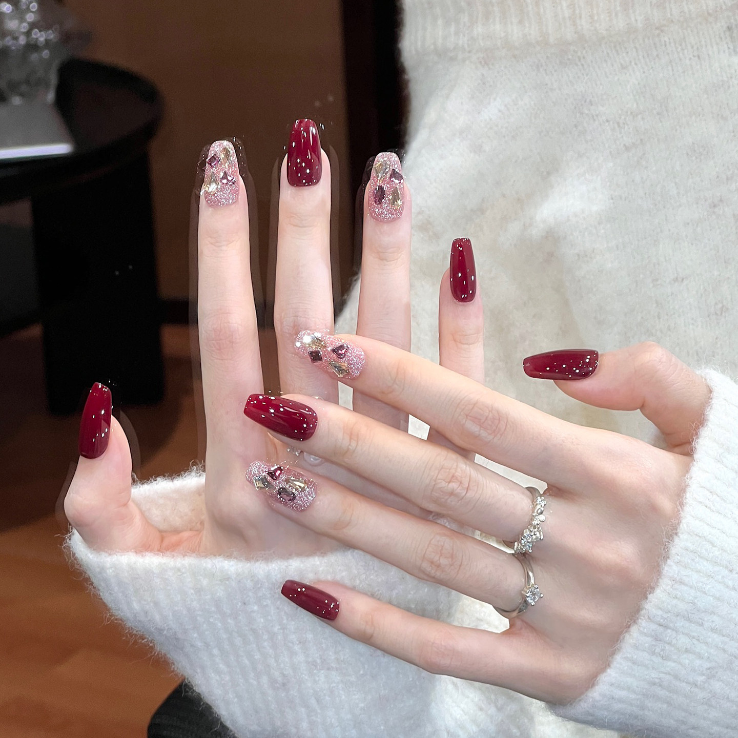 植兔穿戴甲短款裸色轻奢红色爆闪碎钻显白美甲秋冬短甲氛围感甲片,彩妆/香水/美妆工具,穿戴甲/甲片,淘宝优惠券,粉丝福利购,淘宝优惠卷