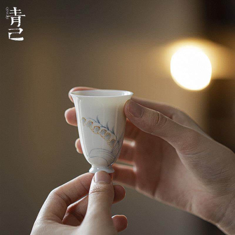 青己玉瓷聚香杯青花釉下彩手绘闻香茶杯白瓷茶具薄胎铃兰花品茗杯