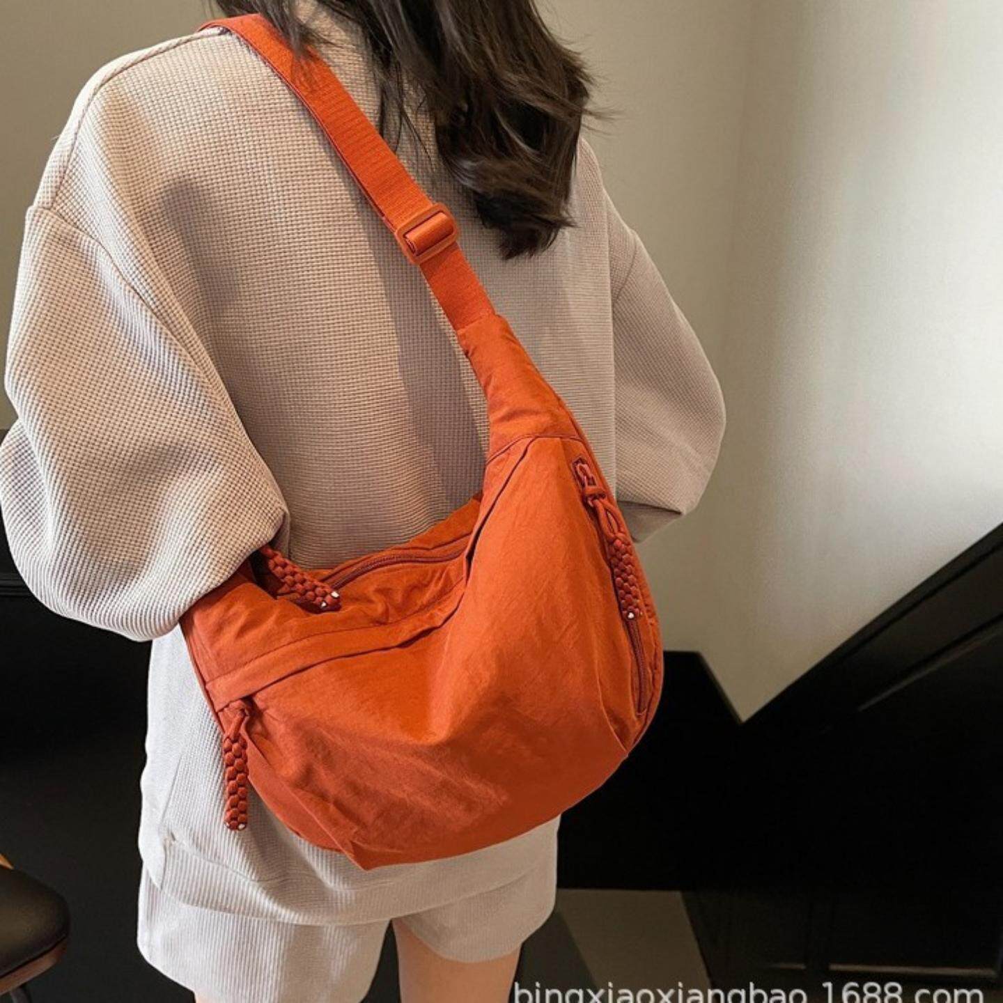 休闲牛津布斜挎包女包新款校园运动风纯色洋气帆布包大容量饺子包