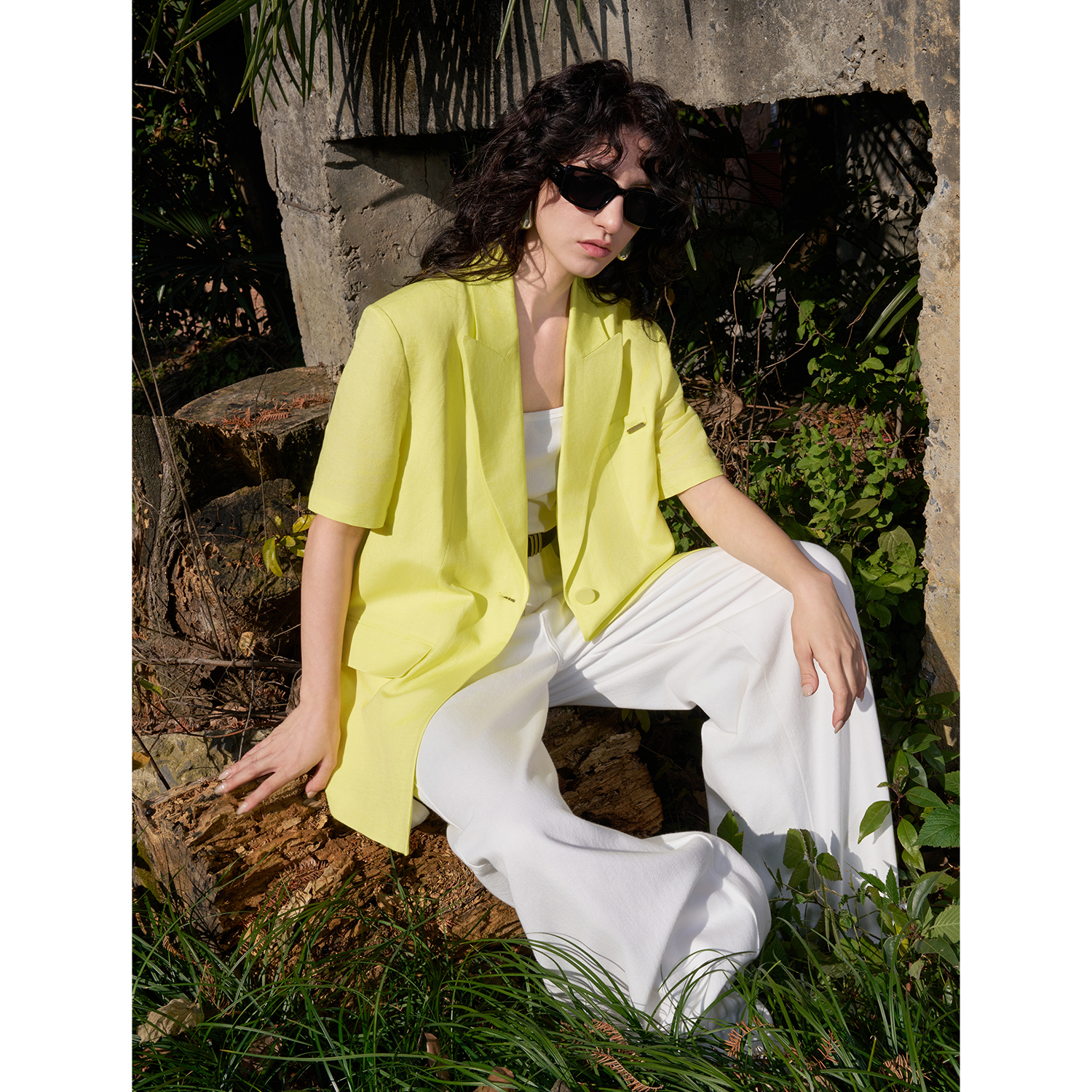 亚麻混纺防晒轻薄短袖西装上衣女