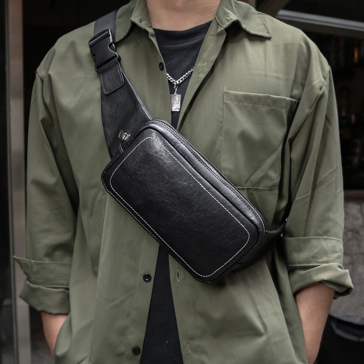 头层牛皮真皮斜挎包男士胸包