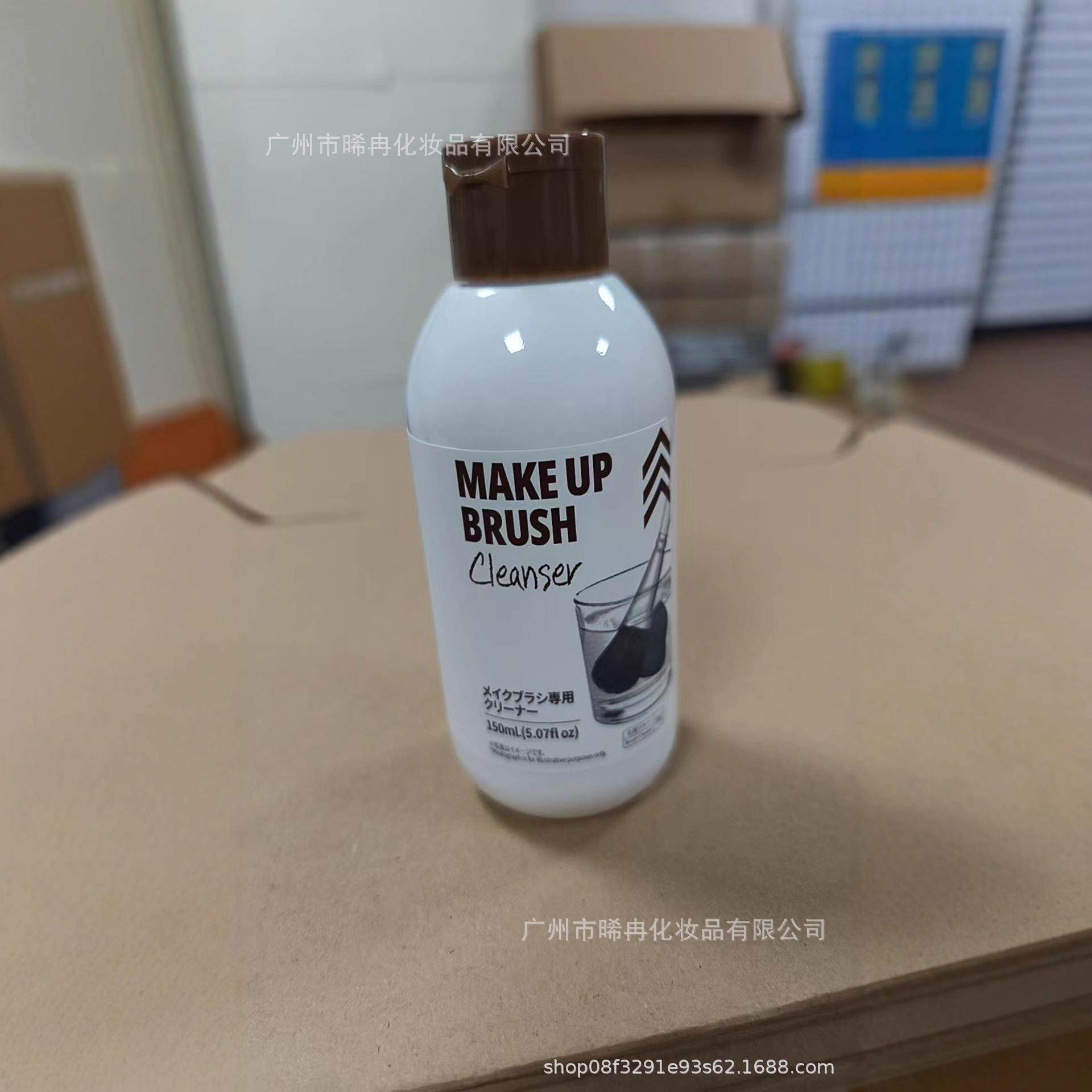 日本大创粉扑刷子清洗剂 150ml