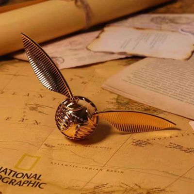 野兽派朵朵车载香薰奢华金属车载香薰汽车香水金色飞贼翅膀可动高