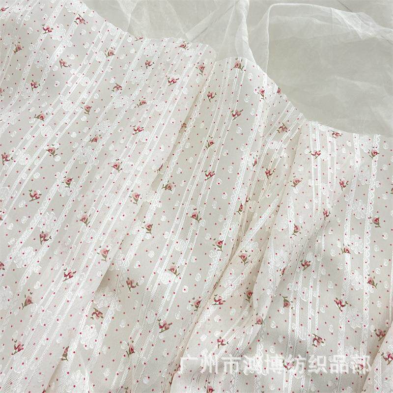 现货供应清新剪花小碎花布料 全涤纶春夏提花布料 简约连衣裙面料