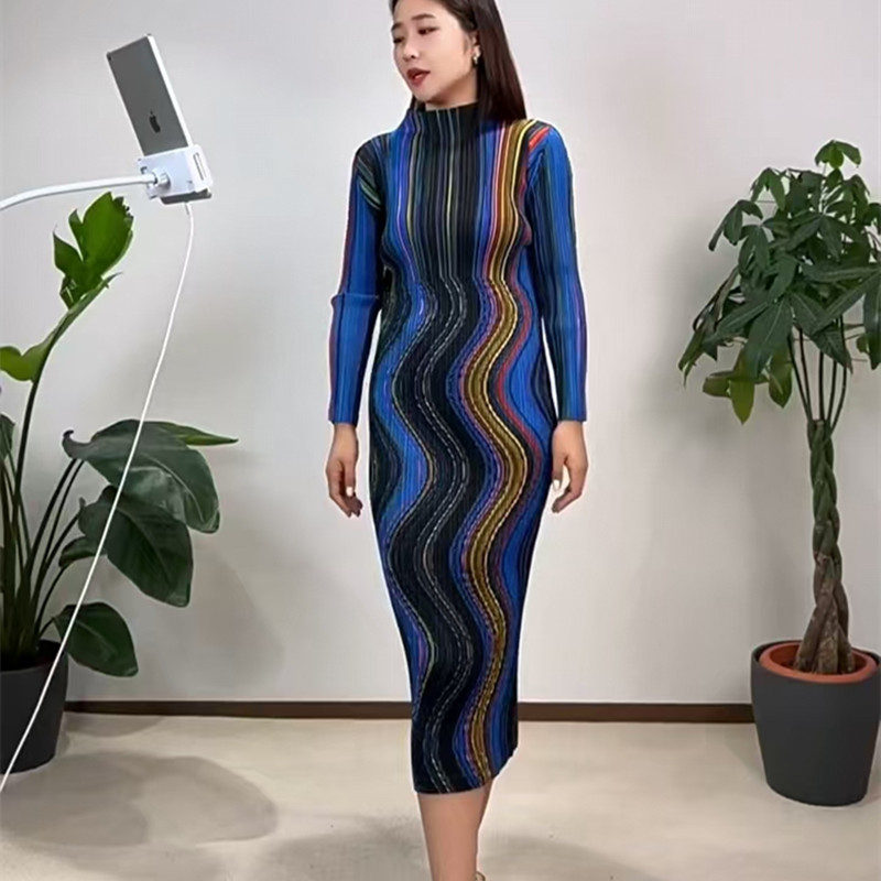 时尚印花褶皱连衣裙女秋款气质显瘦百搭半高领套头长袖直筒百褶裙