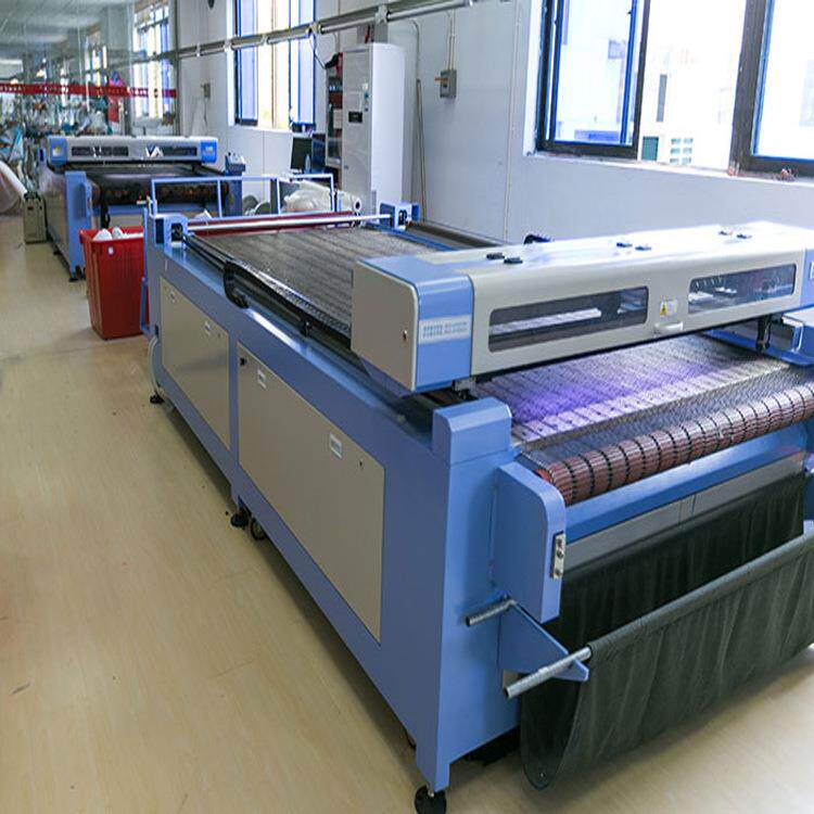 供应高端私人定制西服用全自动激光裁剪机9045全自动电脑裁床