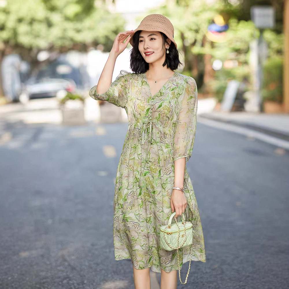 75262  2024夏季新品女 水波纹清凉印花真丝中长款修身显瘦连衣裙
