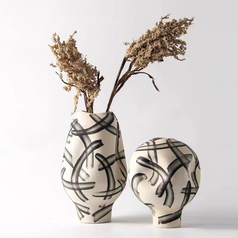现代简约创意手绘陶瓷花器新中式摆件花瓶样板房书房酒店软装摆件