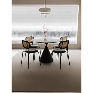 纯黑岩板圆桌极简创意现代简约圆形餐桌德利丰小户型家用飞碟饭桌