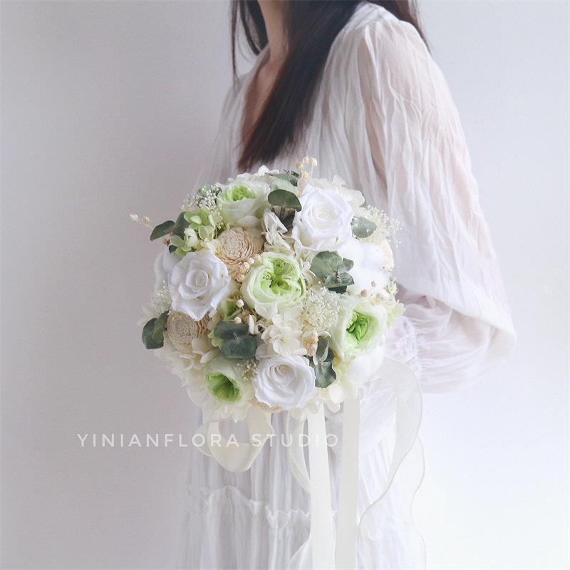 白绿色森系永生花玫瑰韩式新娘手捧花接亲领证花束告白客厅装饰花