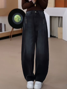 今年流行的黑灰色弯刀牛仔裤女秋冬2025新款设计感磨白直筒阔腿裤