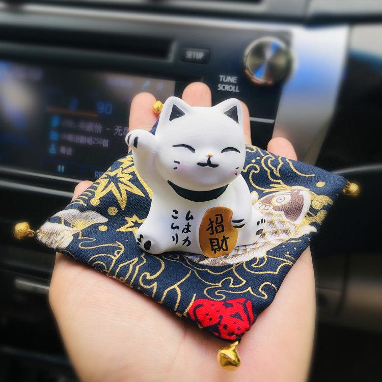 2025招财猫汽车载摆件用品网红创意个性高档中控台内饰香水薰石膏