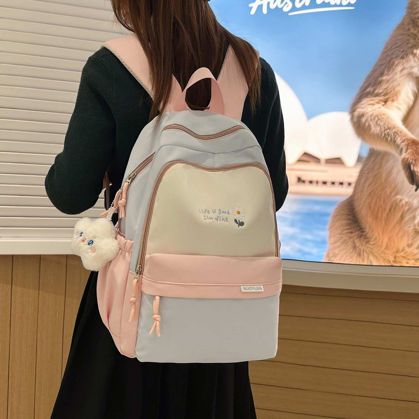 2026新款书包女大学生简约撞色款电脑背包初高中生上课通勤双肩包