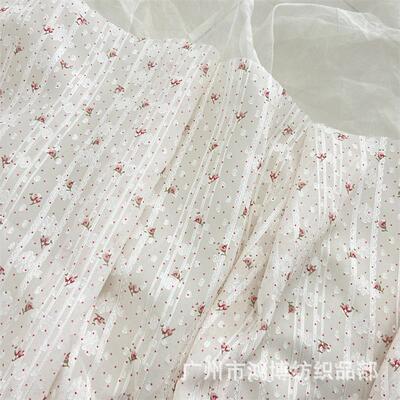 现货供应清新剪花小碎花布料 全涤纶春夏提花布料 简约连衣裙面料