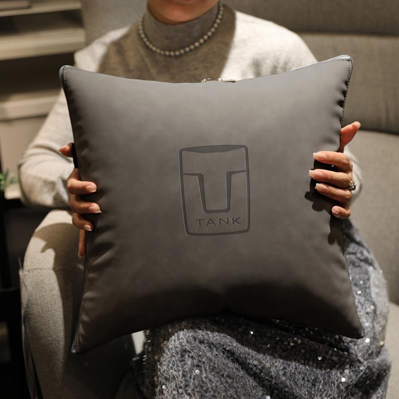 坦克汽车枕头被两用300/400/500/700/800汽车折叠式空调被腰垫