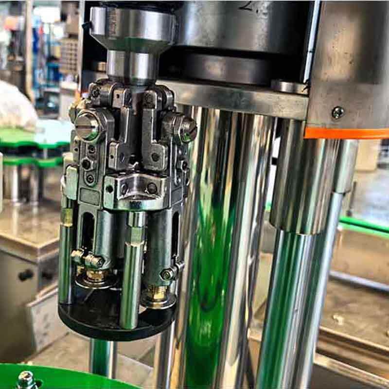 口装服液单头体磁香力泵联动机 矿泉水玻璃水液化妆品水精罐机