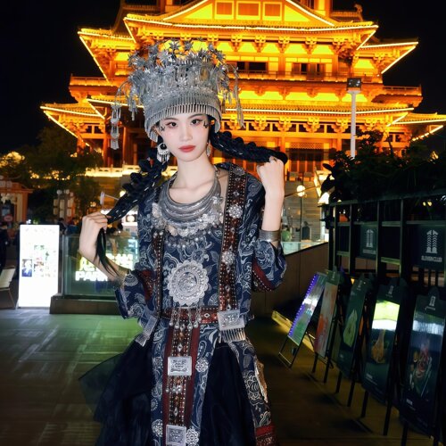 秋季新款少数民族刺绣表演套装