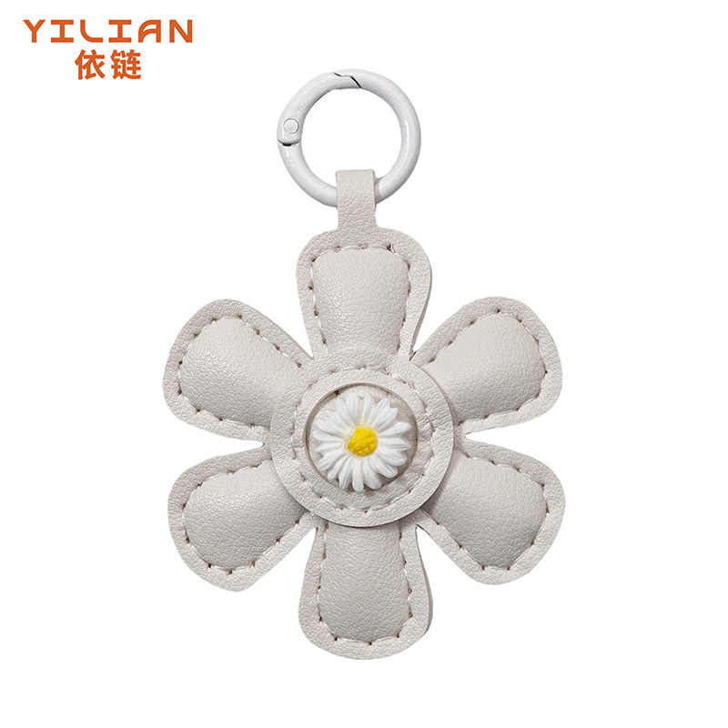 米白色小雏菊皮质包包挂件女手工缝制钥匙扣挂饰高级感手机绳饰品