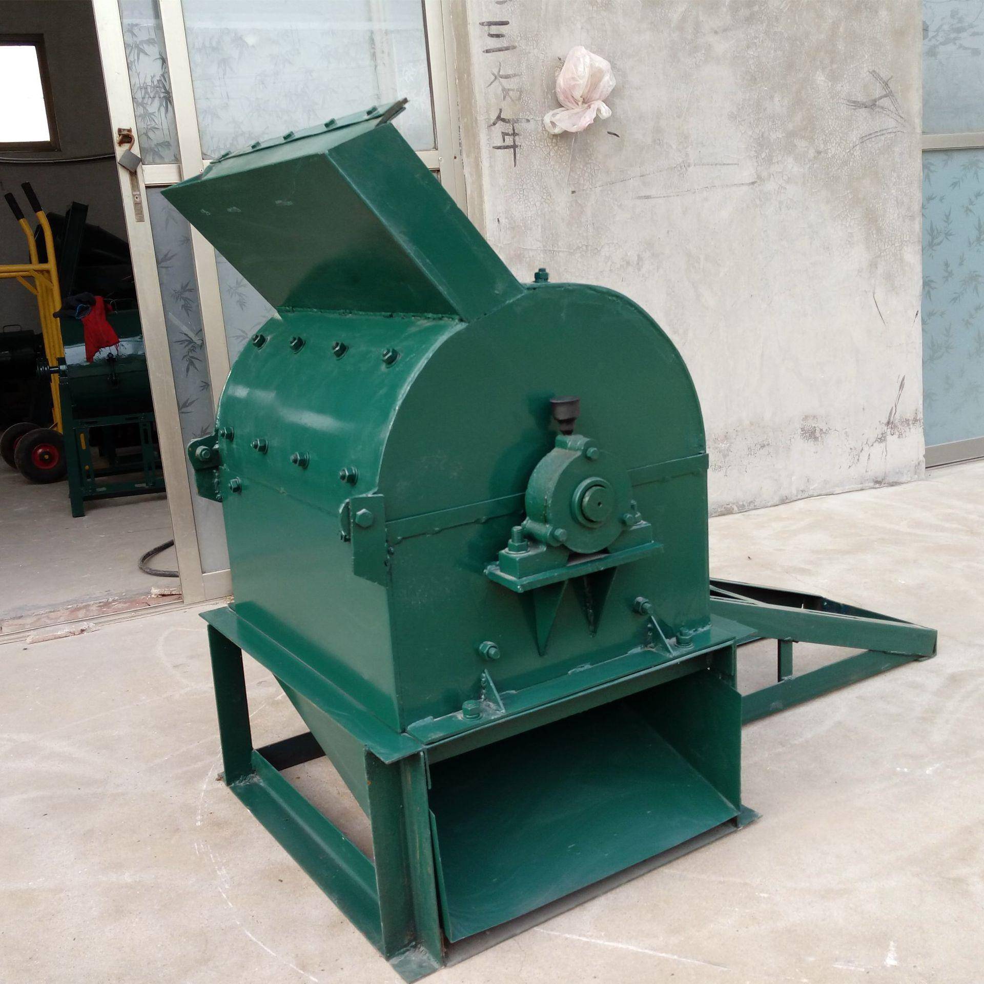 600型圆型整饼粉碎机大产量粉碎机参数龙钰豆饼粉碎机