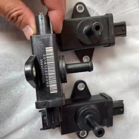 适用北汽EC180电子真空泵传感器刹车泵控制器刹车助力器压力开关