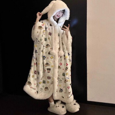 卡通蜡笔小新珊瑚绒睡袍女秋冬季加绒加厚连帽斗篷睡衣家居服套装