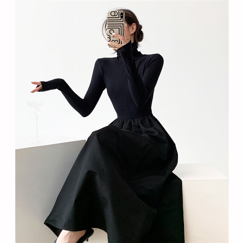 赫本风针织连衣裙女秋冬高领法式高级感小黑裙配大衣的内搭打底裙