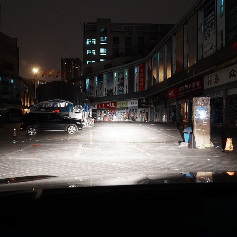 。超亮汽车氙气灯前灯改装快启大灯泡照超白光疝气灯套装H1H4H7H1