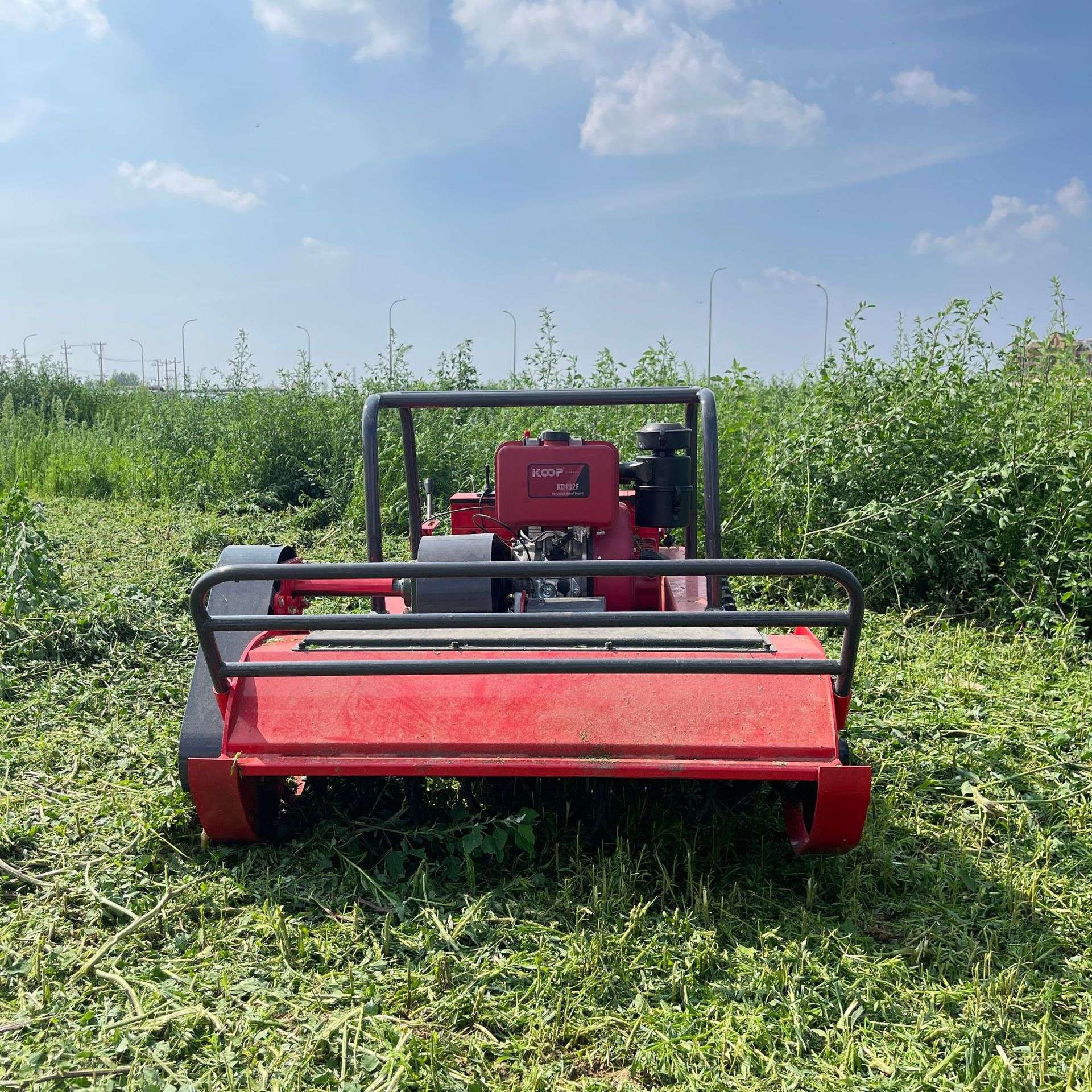 Remote-controlled lawn mower15马力果园草坪绿化开荒除草剪草机