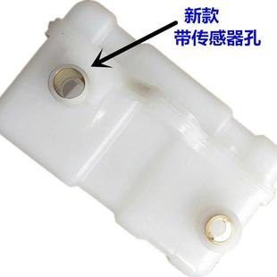 适用于大运重卡N8驾驶室后背小水N9箱膨胀塑料水箱加厚水壶原厂