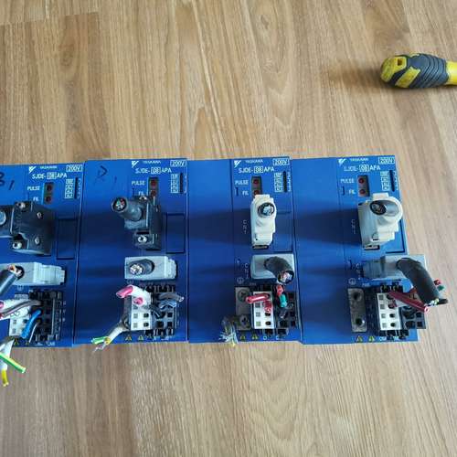 {议价}YASKAWA安川伺服驱动器4个，型号:SJDE-08A