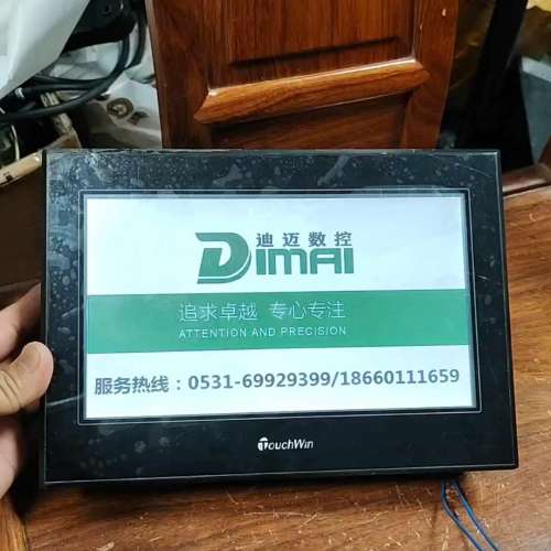 {议价}的，的，只是外壳边缘有磨擦痕迹，固定卡扣处有一个