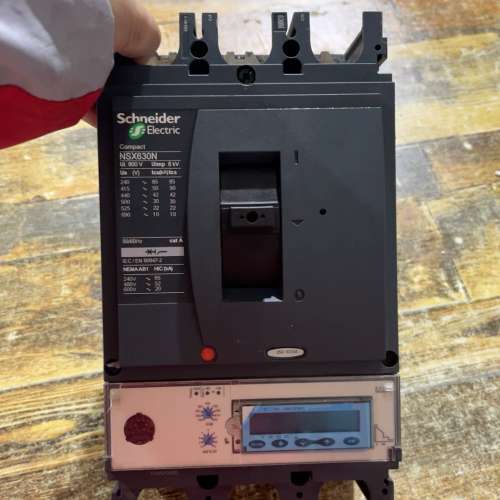 {议价}塑壳断路器 NSX630N      630A  成色
