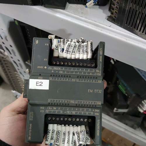 {议价} 6ES7 288-2DT32-0AA0实物图（成色漂