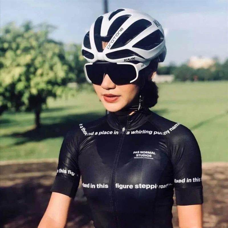 德国夏季环法公路自行车骑行头盔男女一体成型超轻安全山地单车帽