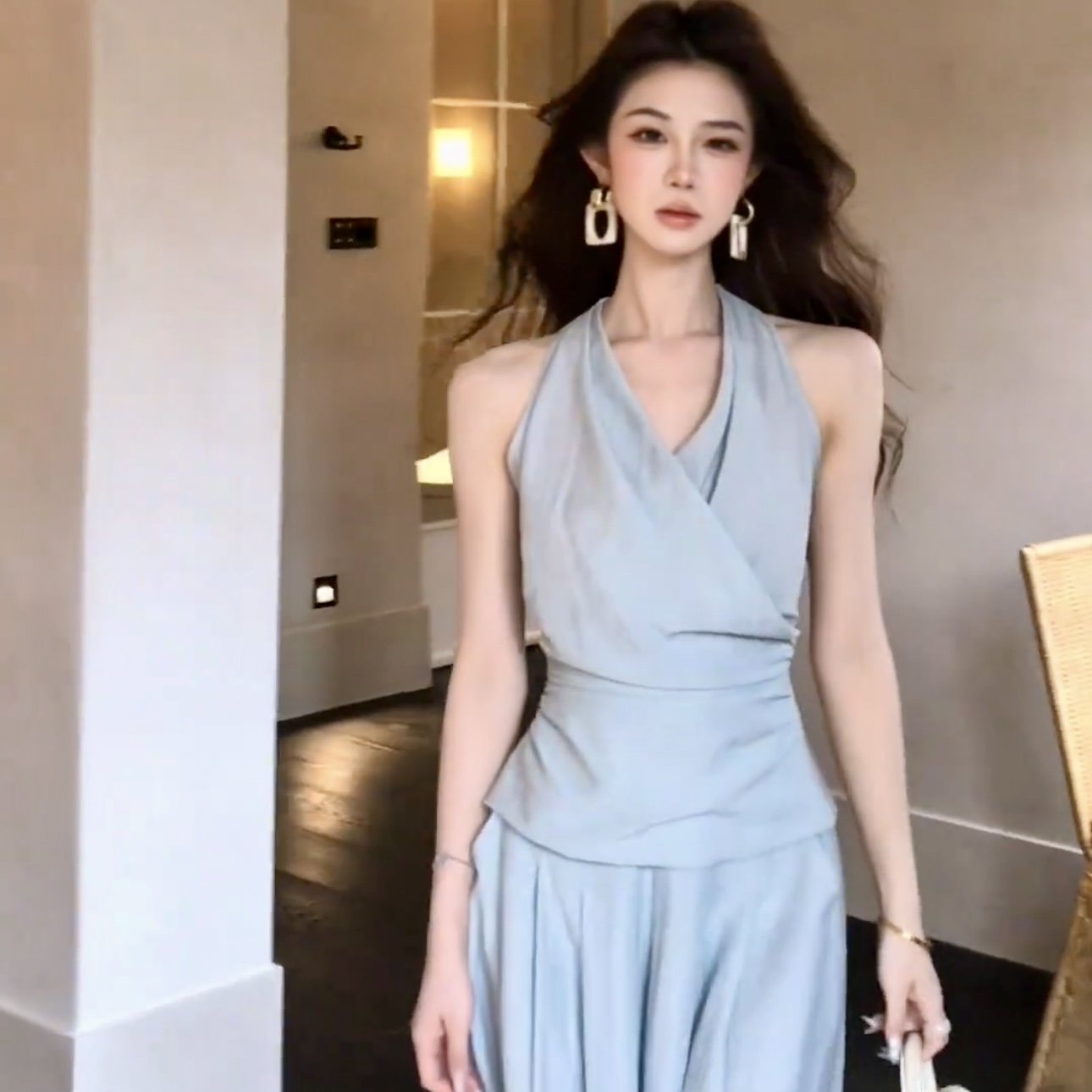 2025新款小众气质挂脖无袖上衣垂感阔腿裤亚麻套装女