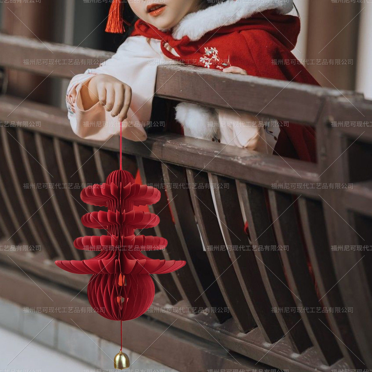 春字灯笼马年新年装饰挂件元宵节商场氛围布置红色厚纸蜂窝球挂饰