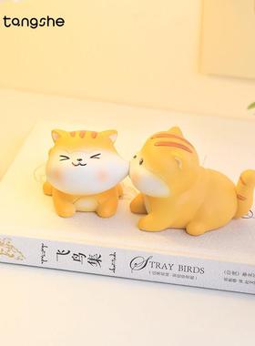 可爱猫咪嘴一个创意卡通情侣小摆件一对家居办公室桌面摆设小礼物
