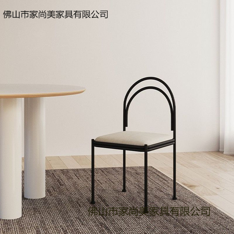 简约北欧金属线条网红靠背餐椅