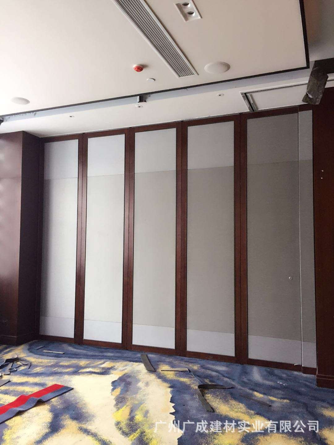 酒店活动隔断墙推拉式移动隔音墙宴会厅隔墙吊趟门防火板隔断厂家