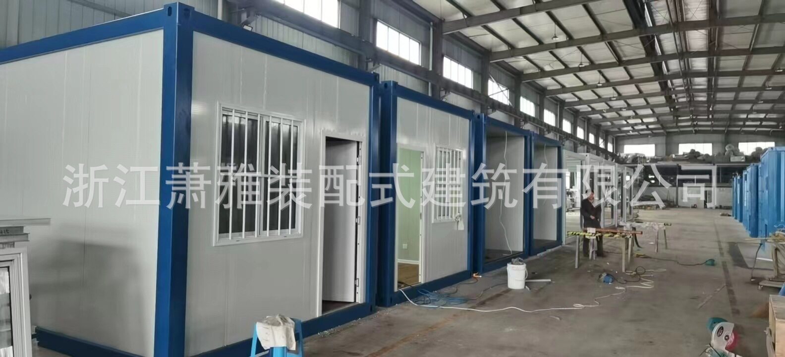 厂家直卖工地临时房装配式钢结构岩棉板打包集装箱活动简易房