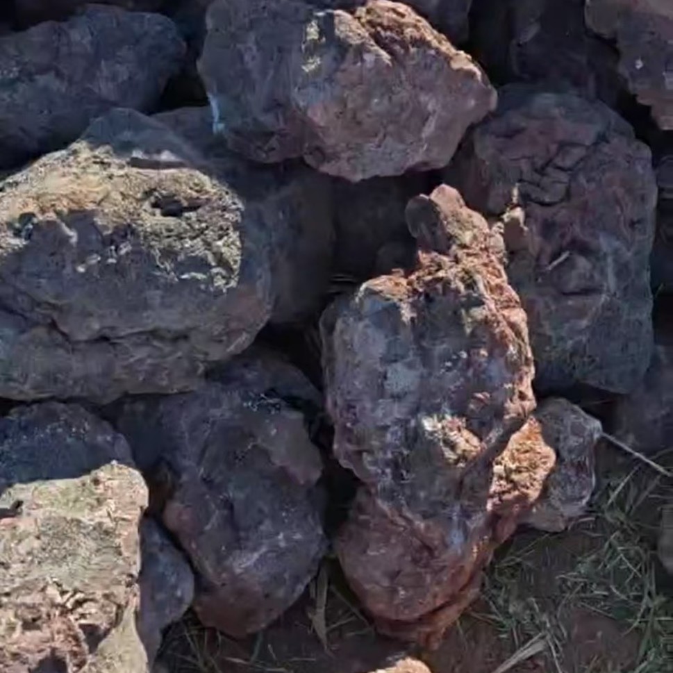 开采批发火山石红色黑色大块造景火山岩植物栽培用火山石颗粒景观