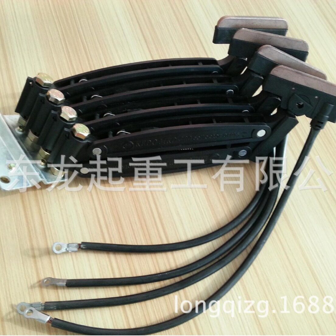 无接缝安全滑触线导电器 无接缝碳刷支架 无接缝集电器碳刷