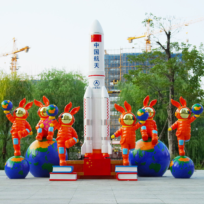 户外发光玻璃钢火箭太空兔雕塑