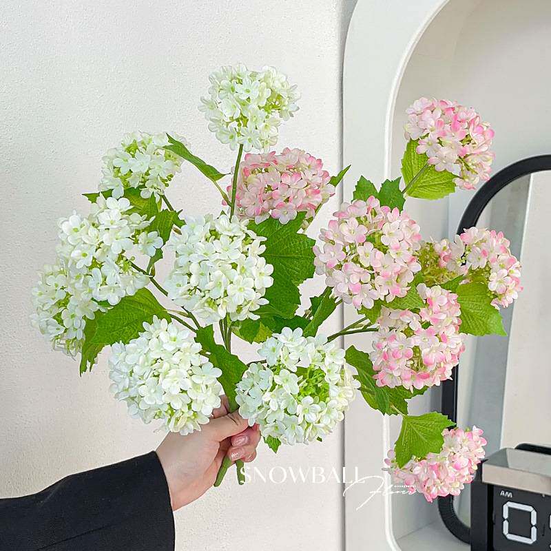 带叶7头雪球花束仿真花客厅电视柜假花摆设餐桌装饰插花绣球摆件