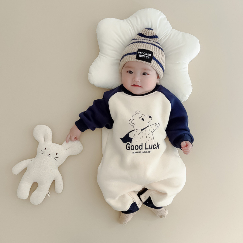 婴儿5衣服秋冬男宝宝7连体衣4