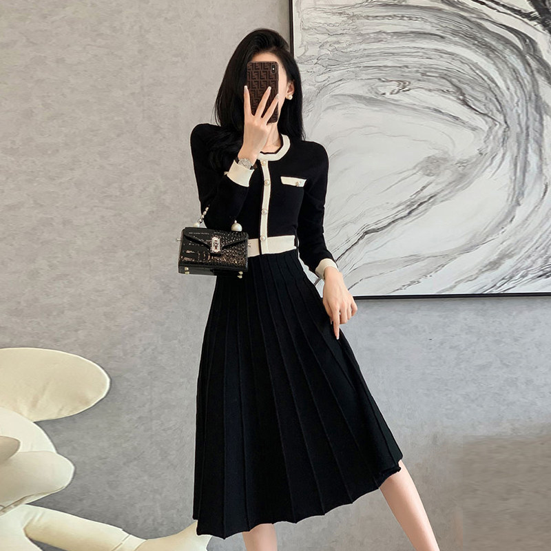 秋冬季名媛小香风圆领针织连衣裙收腰过膝裙外穿打底毛衣女茶歇裙